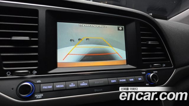 Hyundai AVANTE 2017 — photo 21