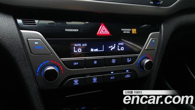 Hyundai AVANTE 2017 — photo 22