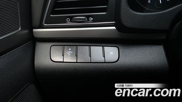 Hyundai AVANTE 2017 — photo 23