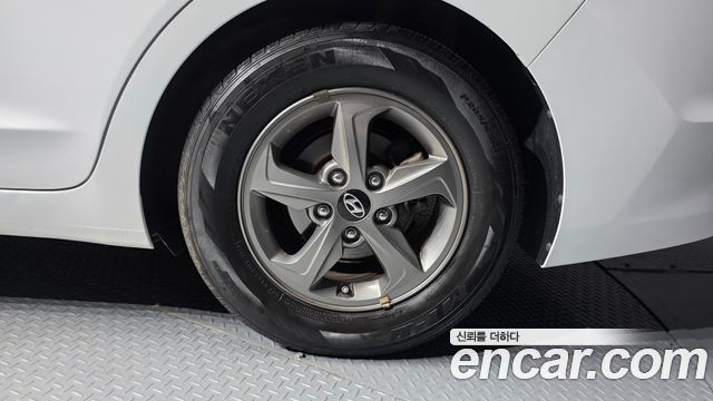 Hyundai AVANTE 2017 — photo 7