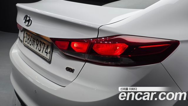 Hyundai AVANTE 2017 — photo 9