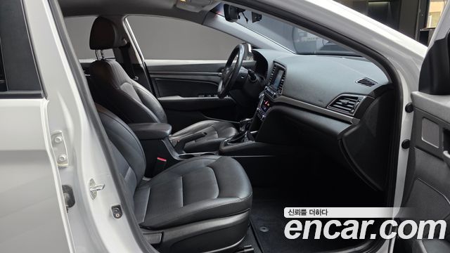 Hyundai AVANTE 2017 — photo 16