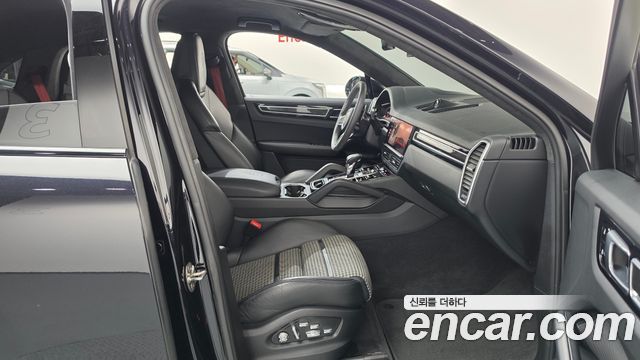 Porsche Cayenne 2021 — photo 11