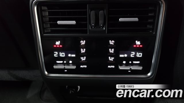Porsche Cayenne 2021 — photo 17