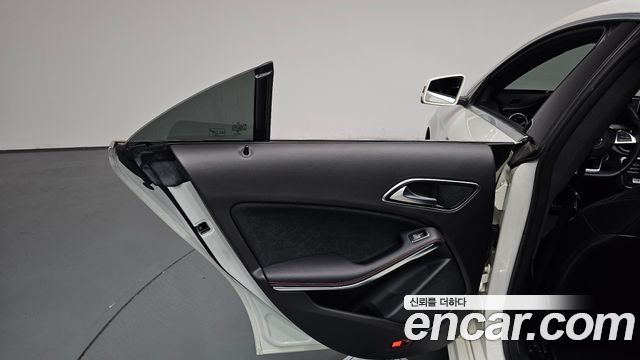 Mercedes-Benz CLA-Class 2018 — photo 15