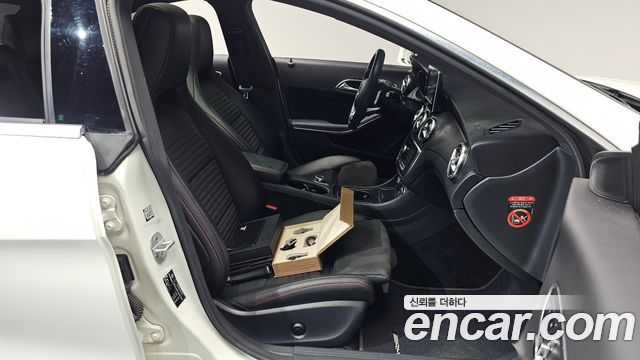 Mercedes-Benz CLA-Class 2018 — photo 16