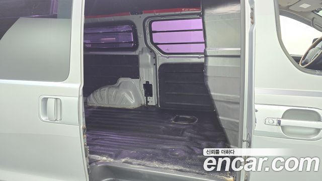 Hyundai Starex 2017 — photo 11