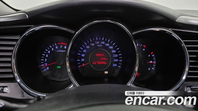 Kia K5 2011 — photo 8