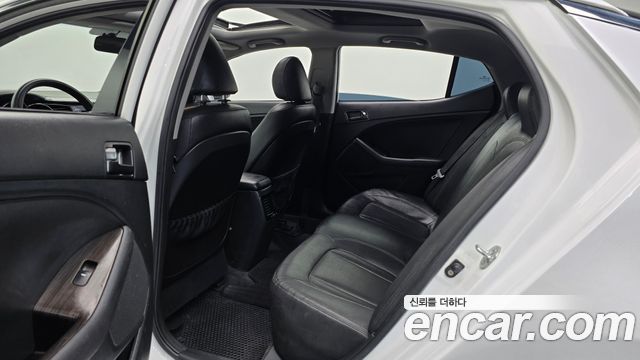 Kia K5 2011 — photo 12