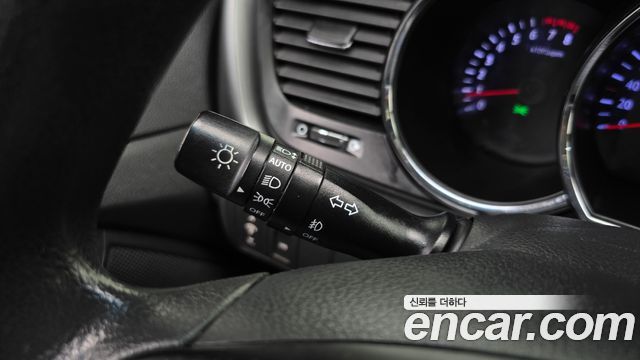 Kia K5 2011 — photo 18
