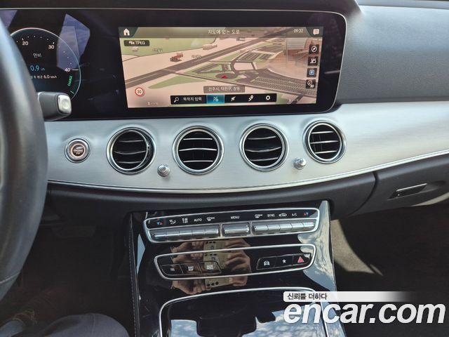Mercedes-Benz E-Class 2021 — photo 9