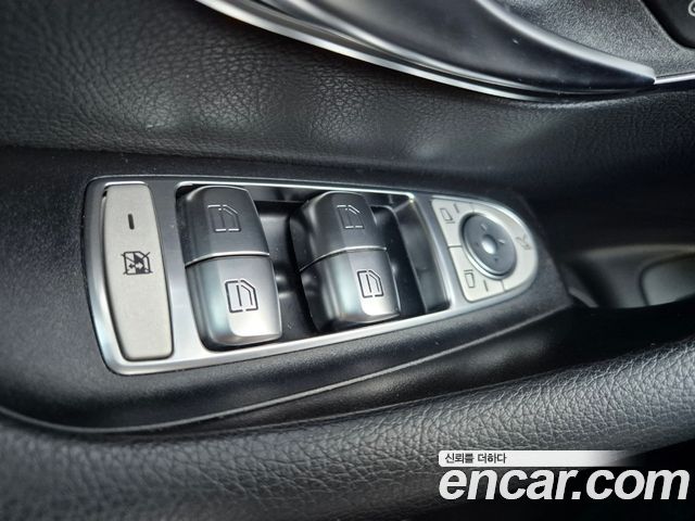 Mercedes-Benz E-Class 2021 — photo 11