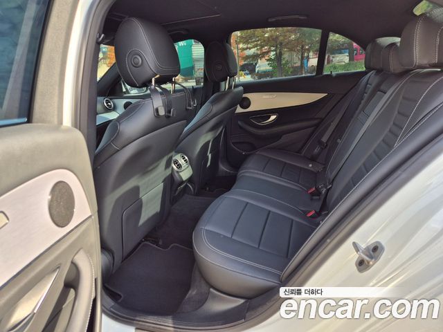 Mercedes-Benz E-Class 2021 — photo 17