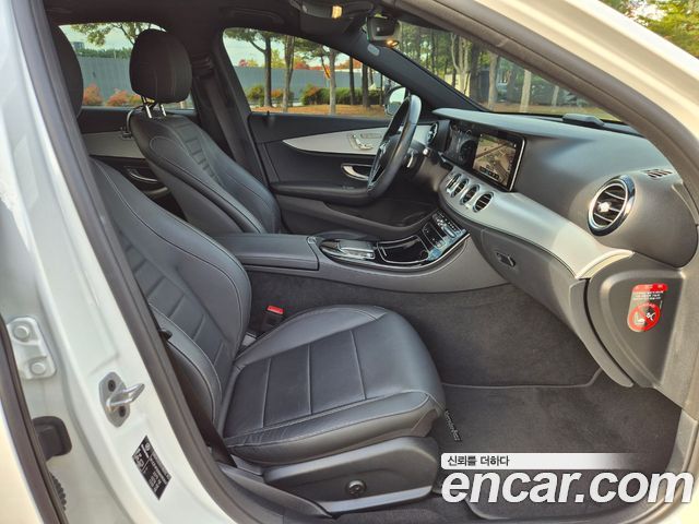 Mercedes-Benz E-Class 2021 — photo 19