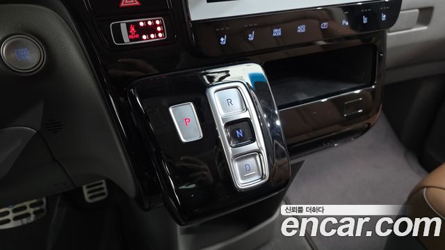 Hyundai Staria 2022 — photo 9