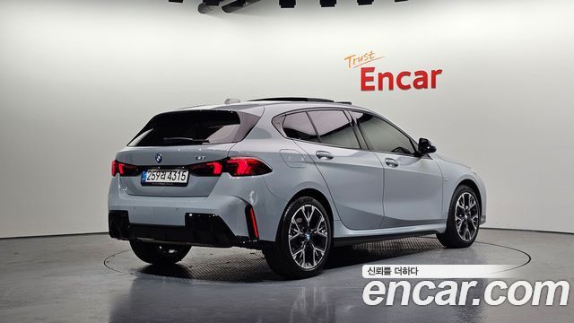 BMW 1-Series 2025 — photo 2