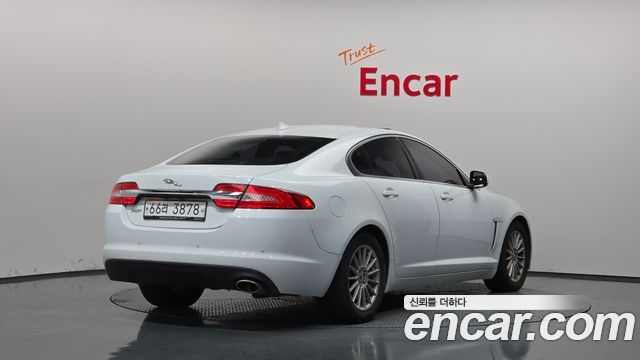 Jaguar XF 2014 — photo 2