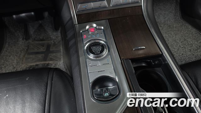 Jaguar XF 2014 — photo 9