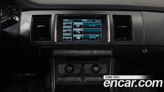 Jaguar XF 2014 — photo 13