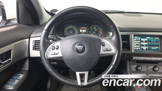 Jaguar XF 2014 — photo 14