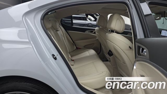 Genesis G70 2021 — photo 17