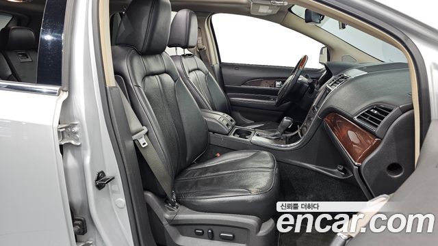 Lincoln MKX 2011 — photo 17