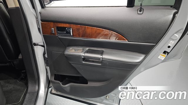 Lincoln MKX 2011 — photo 15