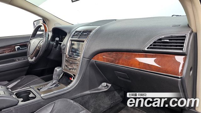 Lincoln MKX 2011 — photo 29