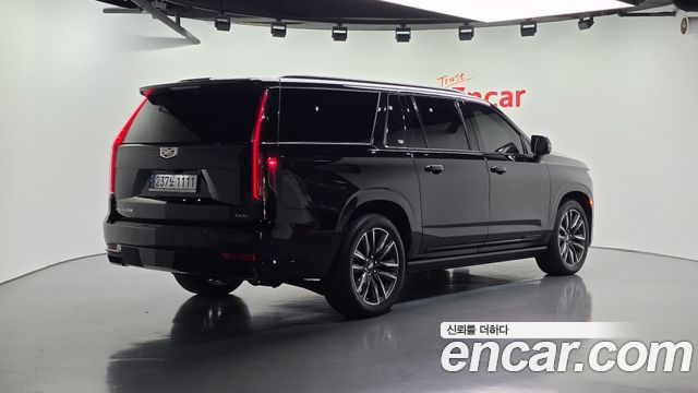 Cadillac Escalade 2023 — photo 2
