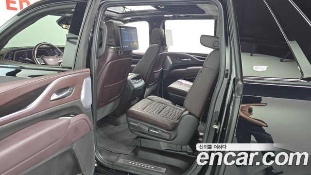Cadillac Escalade 2023 — photo 11