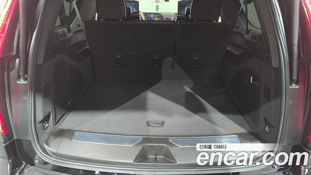 Cadillac Escalade 2023 — photo 17