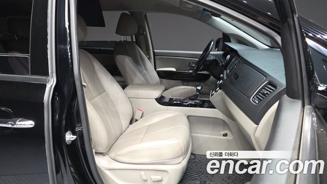 Kia Canival 2020 — photo 17