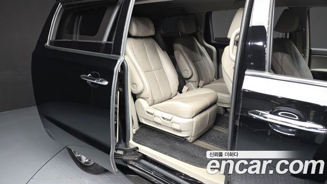 Kia Canival 2020 — photo 18