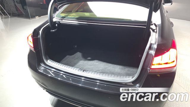 Genesis G80 2018 — photo 33