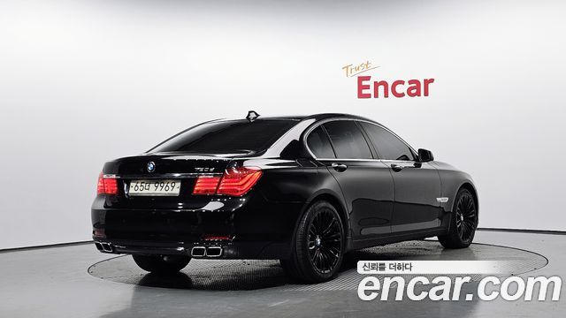 BMW 7-Series 2011 — photo 2
