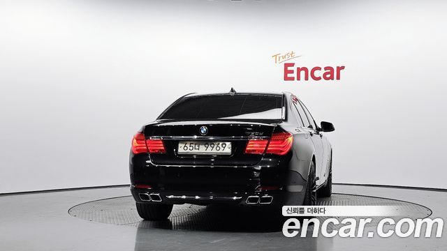 BMW 7-Series 2011 — photo 4