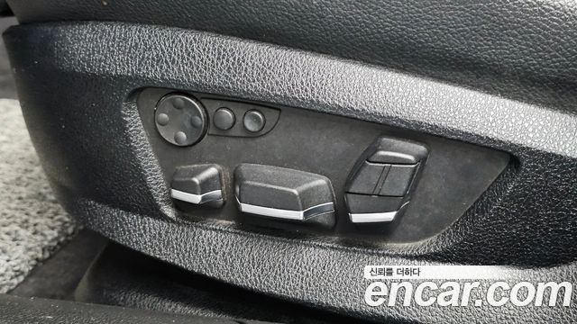 BMW 7-Series 2011 — photo 20