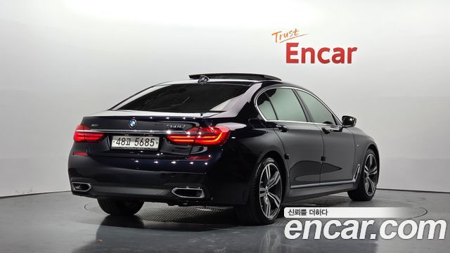 BMW 7-Series 2018 — photo 2