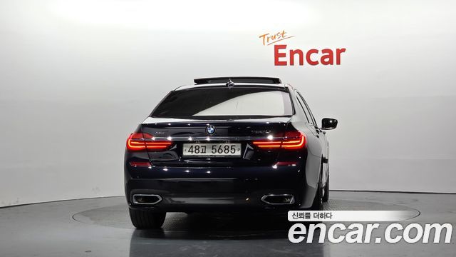 BMW 7-Series 2018 — photo 4