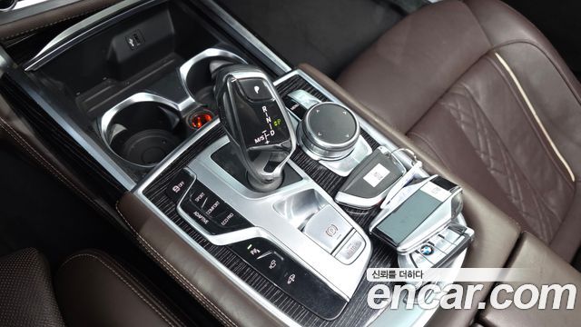 BMW 7-Series 2018 — photo 9