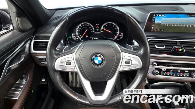 BMW 7-Series 2018 — photo 13