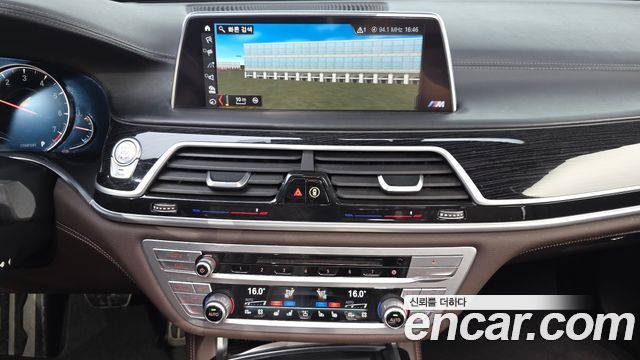 BMW 7-Series 2018 — photo 15