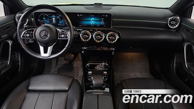 Mercedes-Benz A-Class 2020 — photo 10