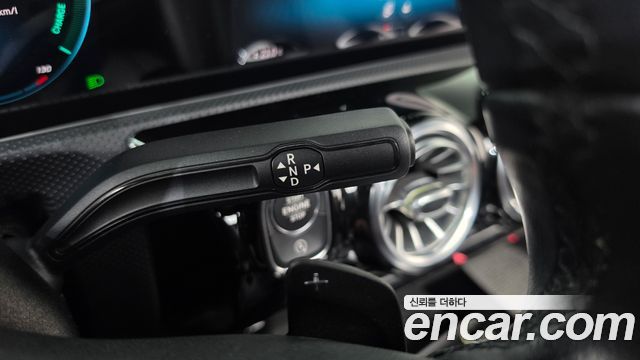 Mercedes-Benz A-Class 2020 — photo 12