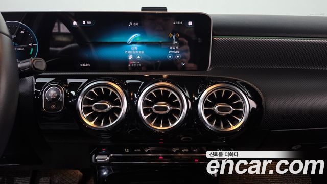 Mercedes-Benz A-Class 2020 — photo 19