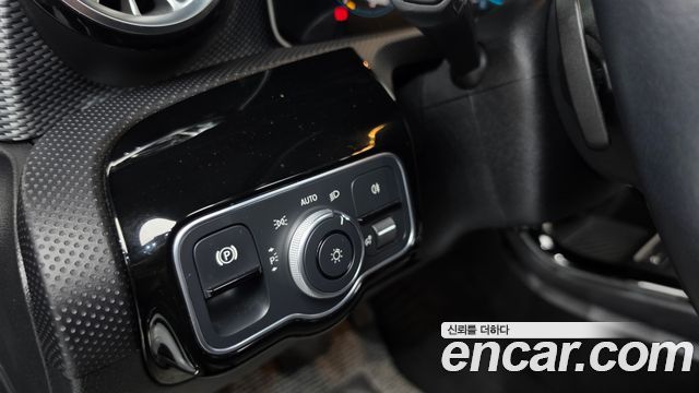 Mercedes-Benz A-Class 2020 — photo 25