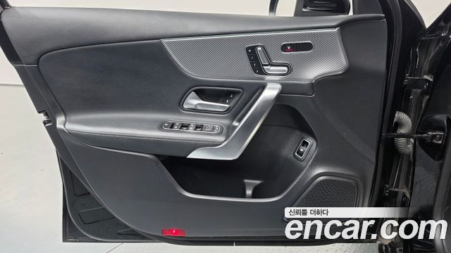 Mercedes-Benz A-Class 2020 — photo 14