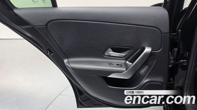 Mercedes-Benz A-Class 2020 — photo 15