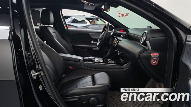 Mercedes-Benz A-Class 2020 — photo 16