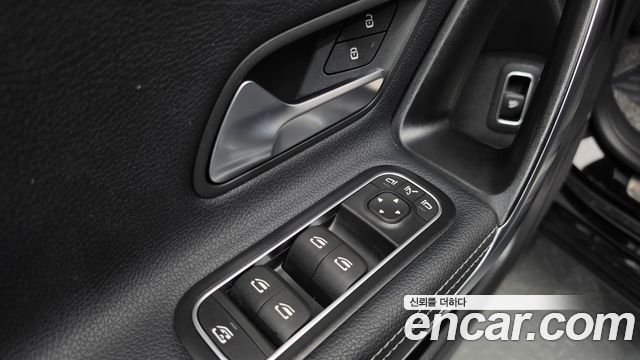 Mercedes-Benz A-Class 2020 — photo 29